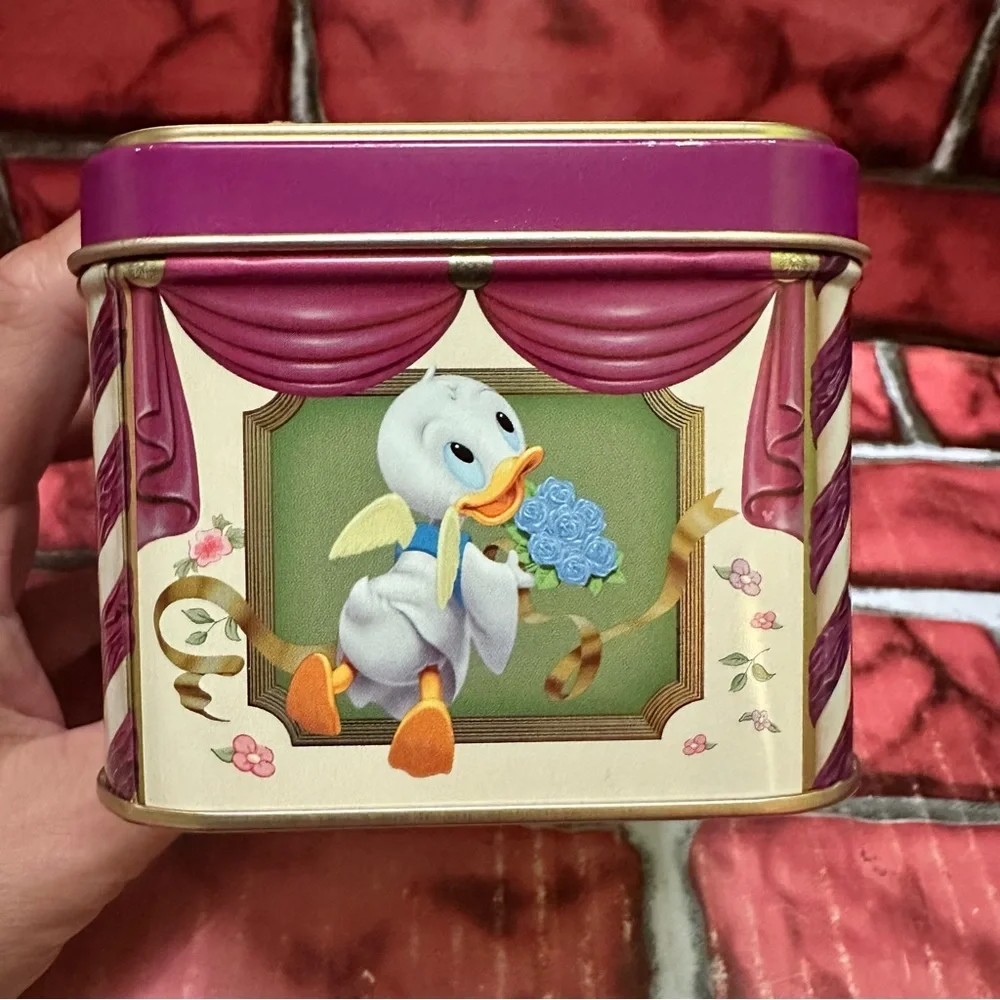 Disney Universal Studios Tokyo Japan Mickey and Minnie Cookie Tin